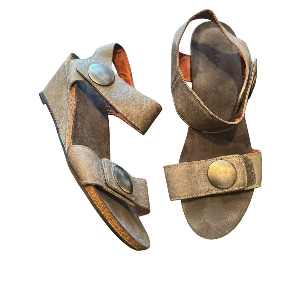 Taos Footwear Women's 42 11 -11.5 Carousel Wedge Adjustable Straps Sandals